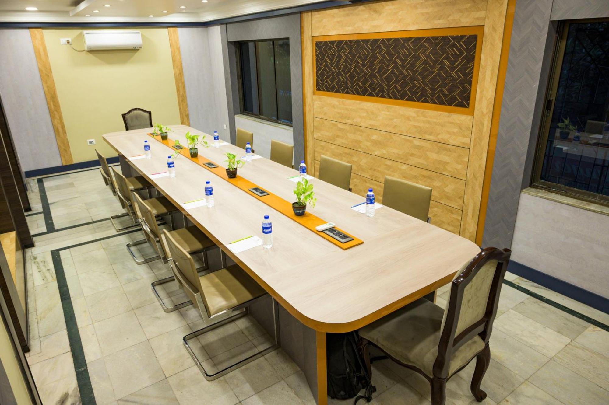 Pallavi International Calcutta Exterior foto