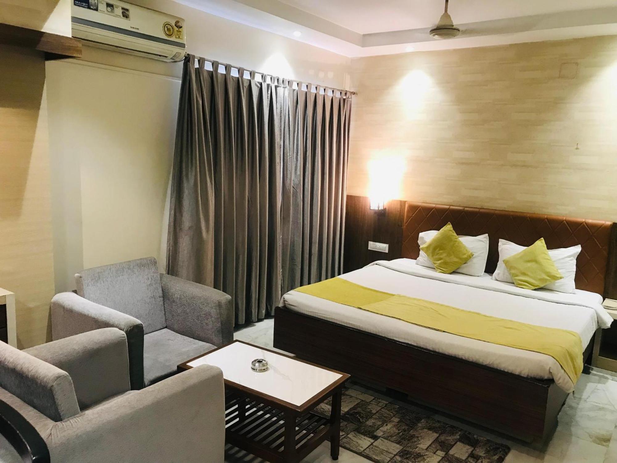 Pallavi International Calcutta Exterior foto